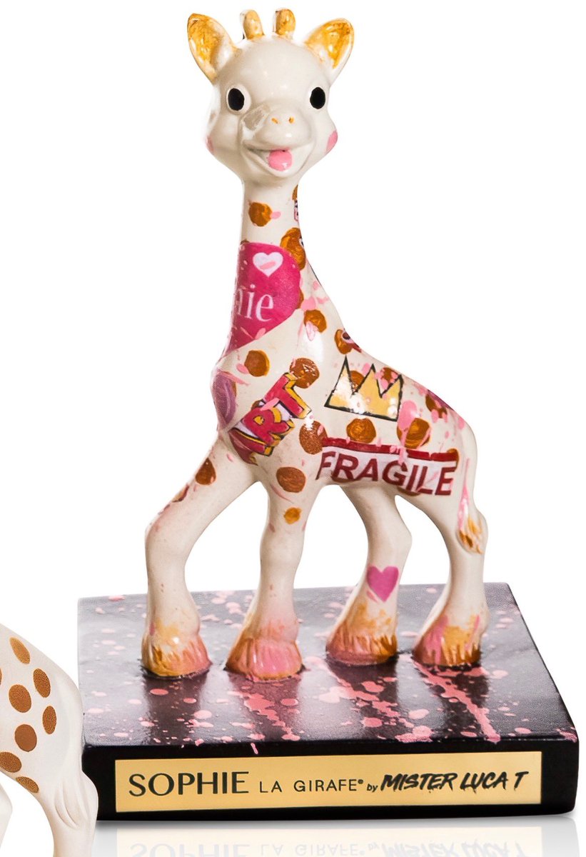 New sculpture of #sophielagirafe  by #misterlucat #popart #StreetArt