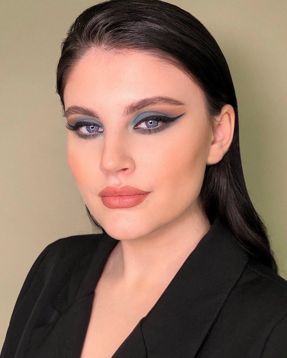 MariaMakeupHair's tweet photo. #makeup #eyemakeup #colormakeup #eyeliner #makeupideas #makeuplooks https://t.co/AvBbabDaj3