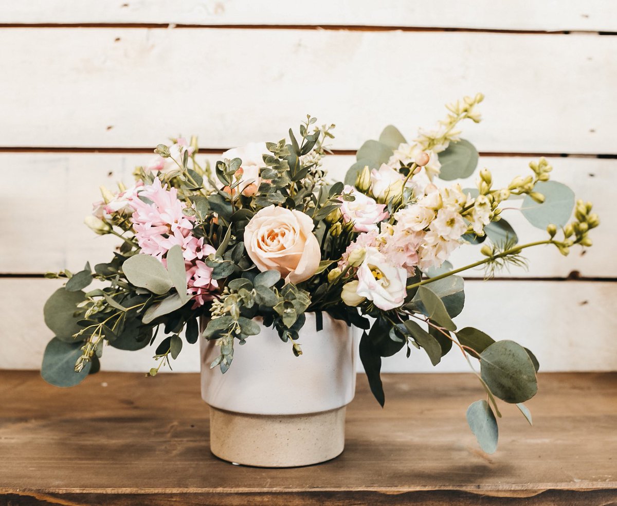 CarmanGift's tweet photo. Reminder: any custom bouquet, arrangement or gift basket orders must be placed before February 12… that’s this Saturday! https://t.co/ontiOFs3bV