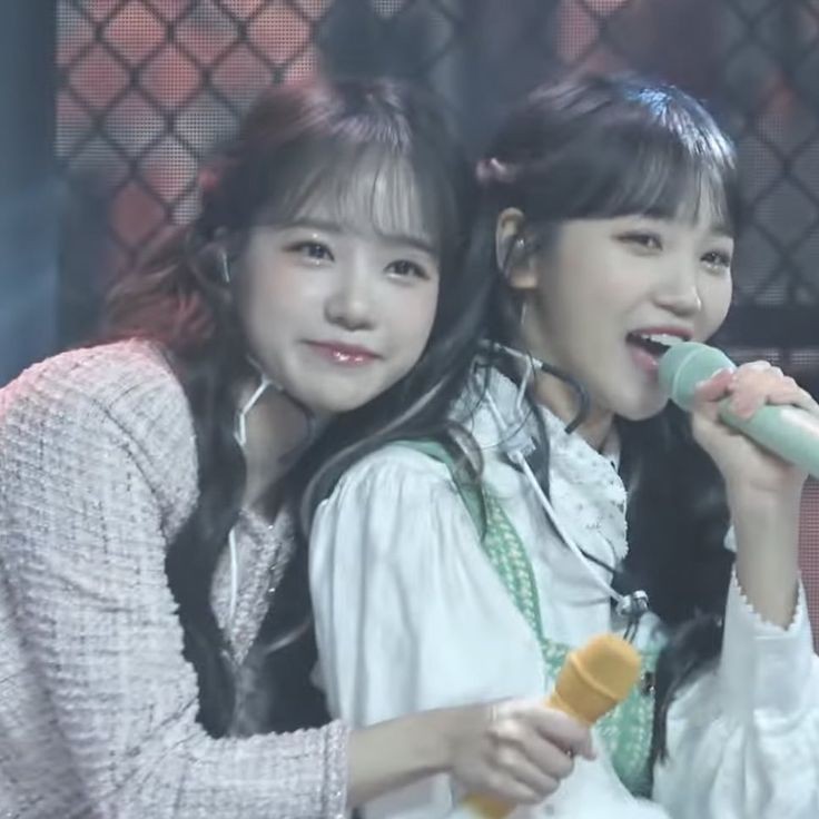 scjoyul's tweet photo. ssamyul 🥺

#조유리 #김채원 #JOYURI #kimchaewon #ssamyul https://t.co/kXmC38fet7