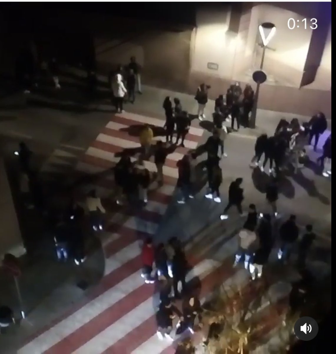 stopmonstre's tweet photo. Cada cap de setmana igual, soroll, descontrol, brutícia (no cal detallar) en ple centre de Sant Feliu, rodejats de vivendes i veïnat sense dret a descansar. Es pot fer alguna cosa més que esperar ? @ajsantfeliu @fetasantfeliu #discotecatwenty #casinosantfeliu https://t.co/j2WqNHfmHo