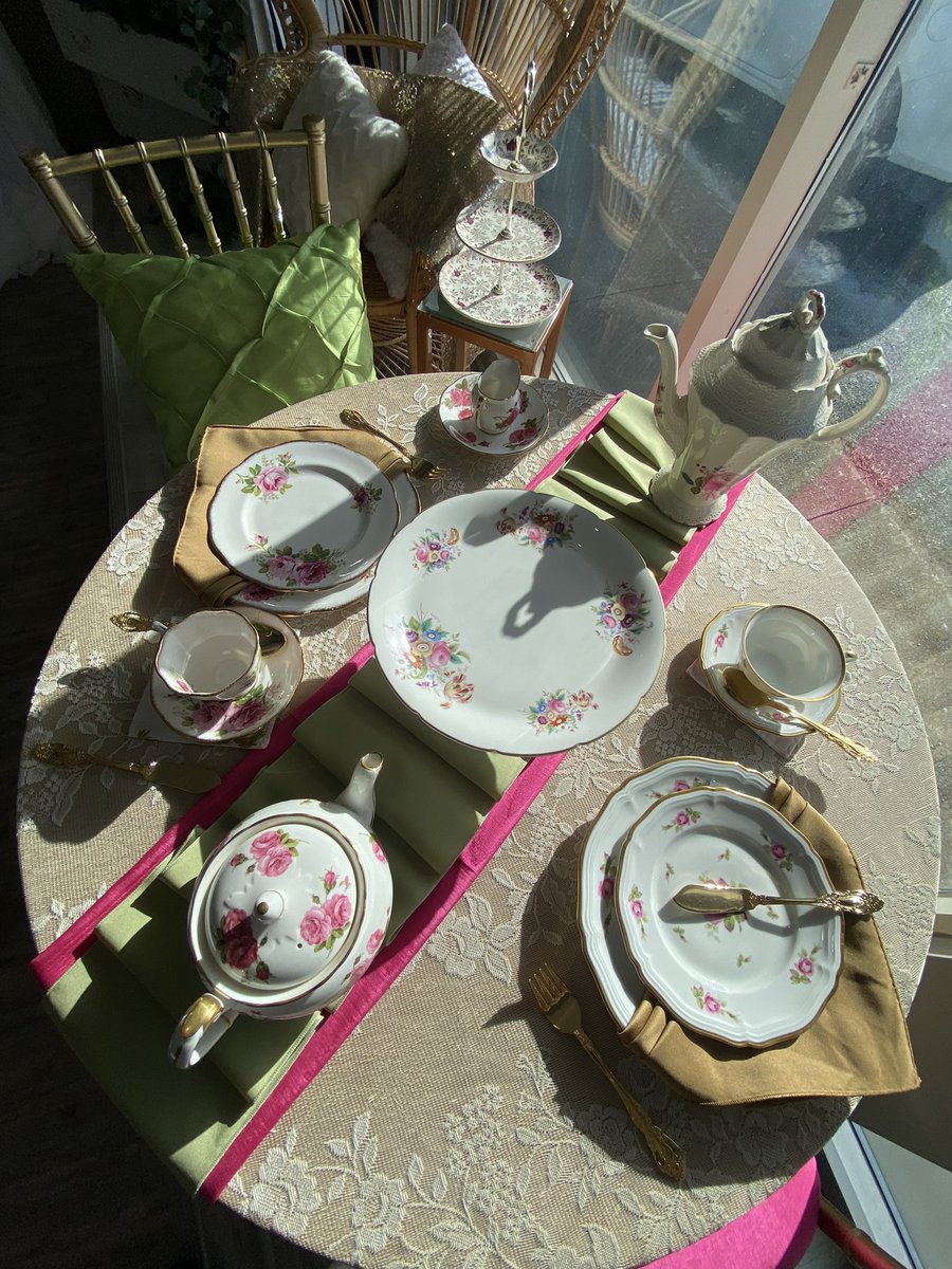 Tea parties are still a thing, right?! They definitely should be! 🫖
#TeaParty #TeaSet #Tea