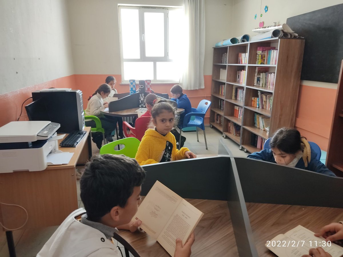 ulak_dernegi's tweet photo. Bitlis'in çocuk yüreklerinden sizlere selam getirdik. 

Derneğimizin katkılarıyla...

Bitlis Güroymak Mevlana İlkokulu Çocuk Kütüphanesi.

Bitlis Temsilcimiz Ferhat Arslangiray ve vesile olan herkese teşekkür ederiz. #Bitlis #pttder https://t.co/Flra3gElUv