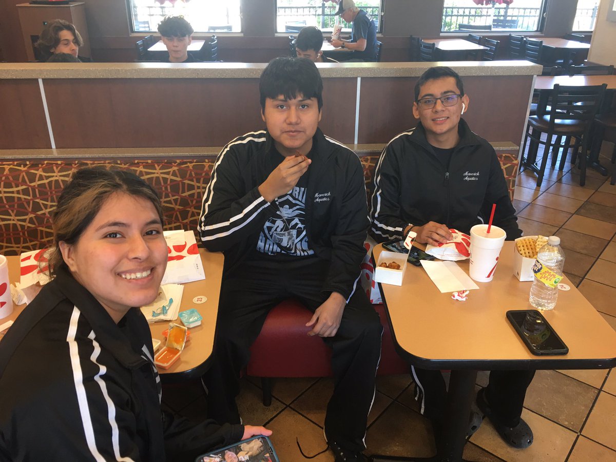 PRM_Aquatics's tweet photo. Team meal prior to @uiltexas region 6-6A swim champs @PMHSMavericks @SamRayburn_HS @PasadenaHigh #ThreeSchoolsOneTeam #PRMregionals https://t.co/3B8STPrhnS