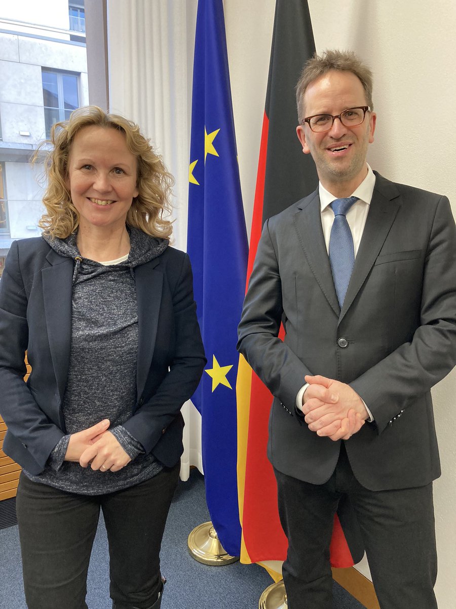 Das letzte Gespräch am letzten Arbeitstag nach acht Jahren als Vorstand beim @vzbv durfte ich mit Verbraucherschutzministerin <a href="/SteffiLemke/">SteffiLemke</a> führen.

Guter #Verbraucherschutz stärkt Menschen &amp; gibt ihnen #Vertrauen in unsere Demokratie &amp; ihr Alltagsleben.

Danke für die tolle Zeit!