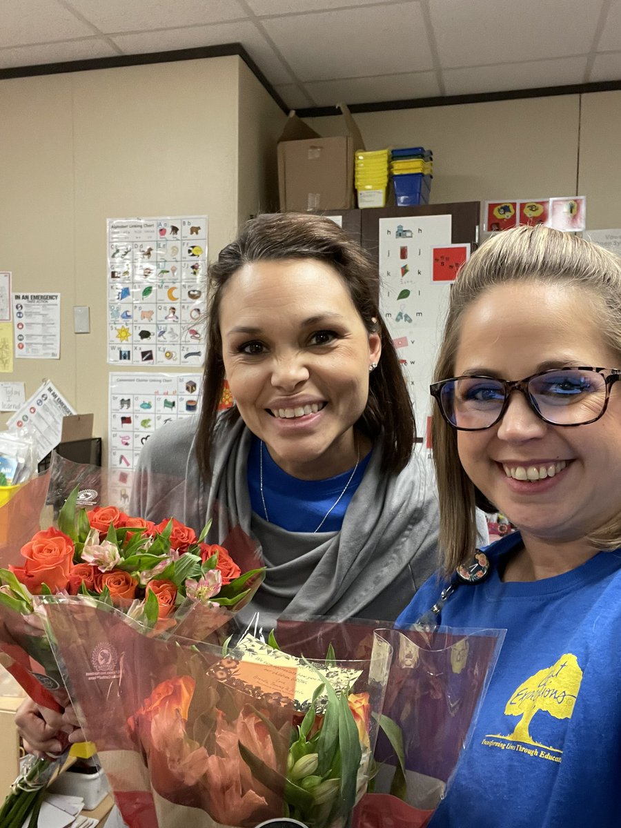 annesmarsh's tweet photo. Y’all.   @TISDDPES administration is seriously the best.  They make us feel warm and “rosey” 😊🌹💐 Thank you so much for everything you do! https://t.co/f6azU18Zoy