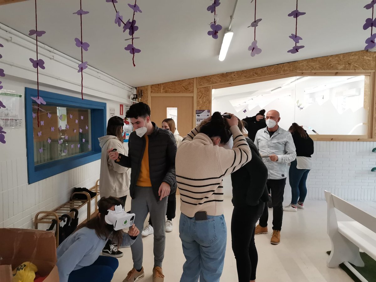 Menpekotasun egoeran dauden pertsonen arreta zikloko 1. mailakoek beraien erronkaren barruan @begisare -koen bisita izan dute. Honela, ikusmen urritasuna duten pertsonen testigantzak lehen pertsonan entzun eta ikusmen urritasun ezberdinak bizitzeko aukera izan dute. Biba zuek !!