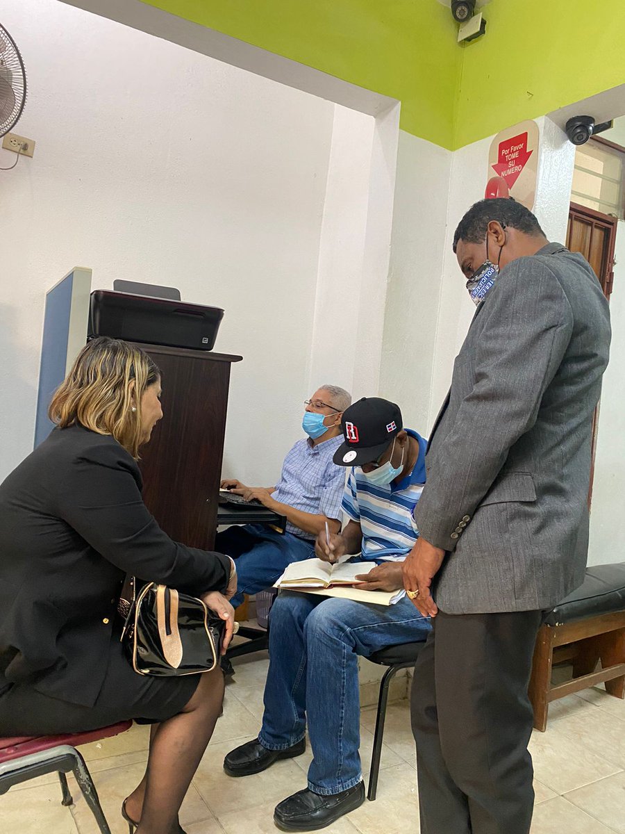 abogados_prd's tweet photo. Trabajando en Ciudad Nueva, con la próxima presidenta de la Asociación Dominicana de Abogados (ADOMA), @MaryPilyVeloz2 https://t.co/gBBPscjOaL
