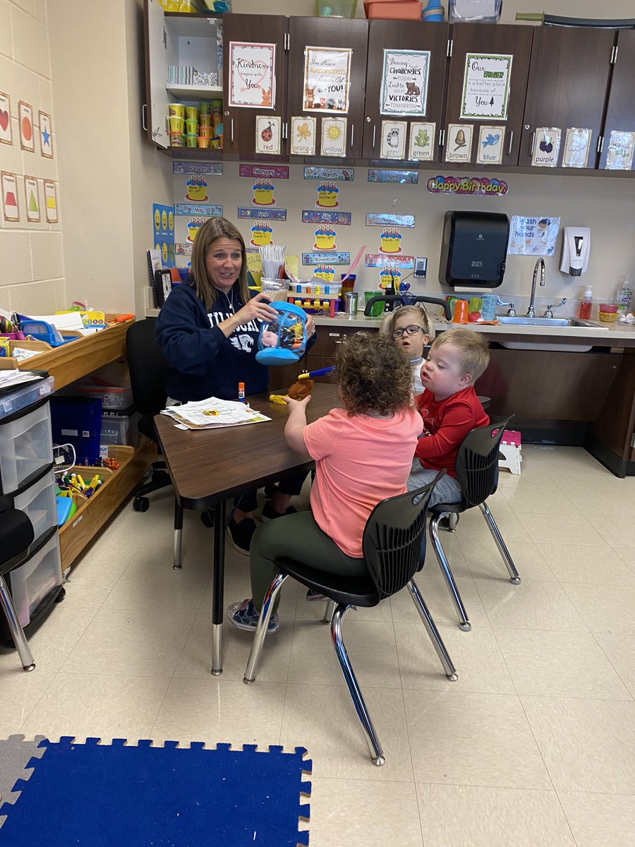 Nannewt's tweet photo. After a 3 day weekend & cold temps, WES kiddos are getting back to work & also enjoying some sweet snacks & a little fun in the sun! #celebratingdifferencesinTISD #LoveLaughterLearningInTISD @kwake32 @TStudentsupport @TomballISD @TISDWES https://t.co/KjjzDnTBAb