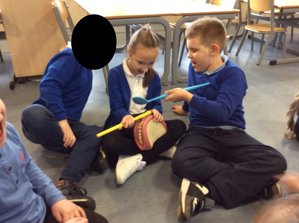MrsDuffus's tweet photo. We explored dentistry today as part of our new topic.  We had lots of fun practicing teeth brushing, looking at the different sizes of teeth and counting them too.  We made some super posters to show what we have been learning. @school_seaton #seatonsmiles https://t.co/wMyuffnpt8