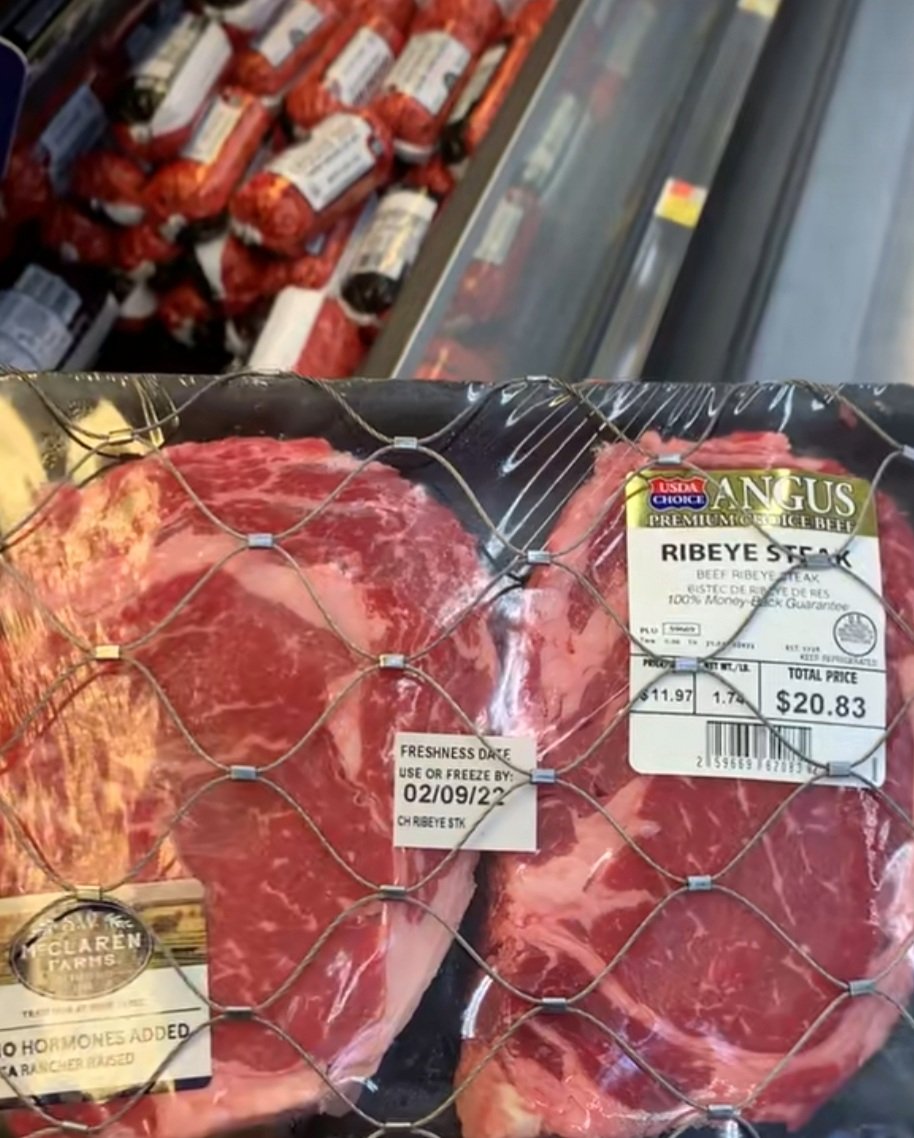 RockLovesMe2's tweet photo. Walmart now has security
tags on their meats. 😳😟 https://t.co/vpQa3Pos4H