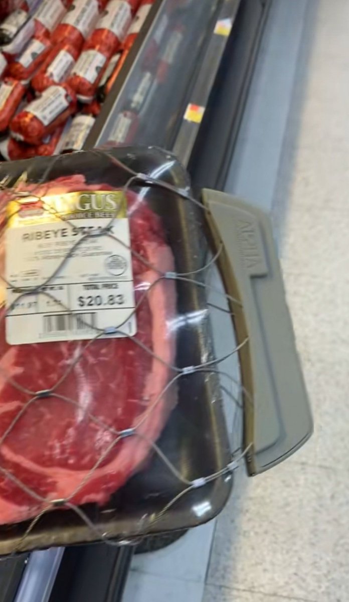 RockLovesMe2's tweet photo. Walmart now has security
tags on their meats. 😳😟 https://t.co/vpQa3Pos4H