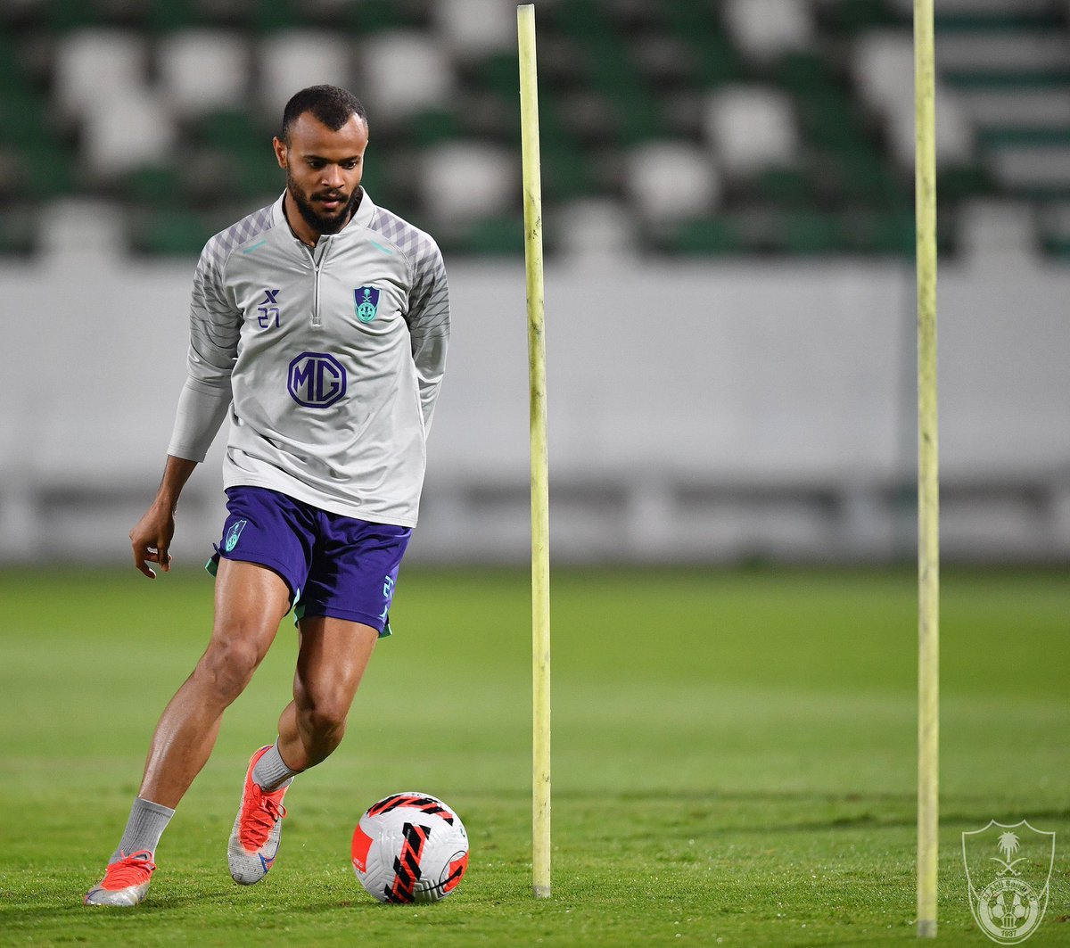 Aseel0_'s tweet image. ✅- نجح الكابتن علي مجرشي بتنفيذ 3 كرات عرضية صحيحة اكثر من اي لاعب اخر في الجولة الماضية.
#instat