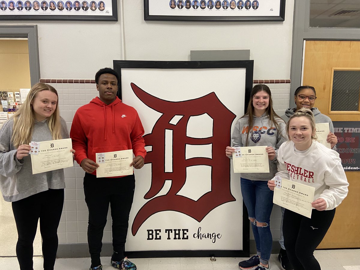blessedjess61's tweet photo. Look who’s “ Being the Change” at DHS! Thanks for going the extra mile!   So proud of our students! ⁦@Deshler_High⁩ ⁦@TuscumbiaCitySc⁩ https://t.co/t3hyuESrGJ