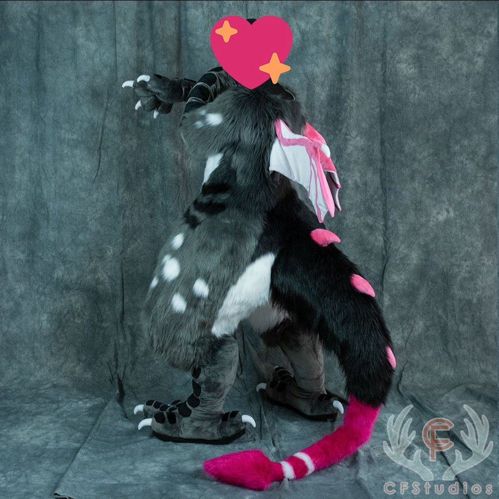 P0Eproductions's tweet image. We love those little pops of color! 💖🖤🤍💜