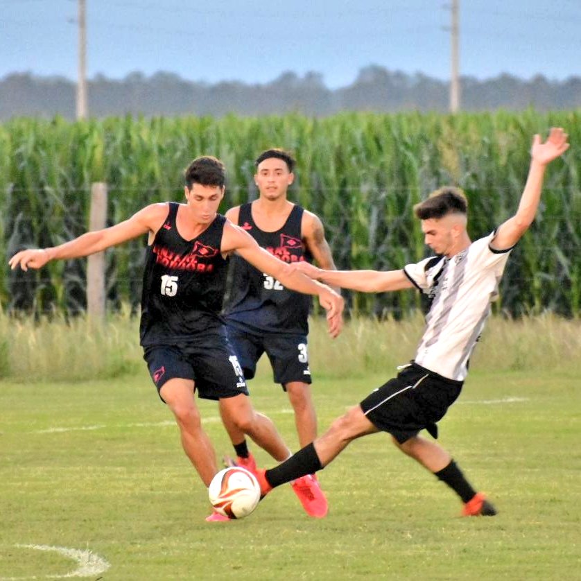 NicoFilomeno's tweet photo. ✅ Quedó inaugurado un espectacular complejo de fútbol adaptado para entrenamientos de alta competencia: Timbo Sports, en Oliveros. Por ejemplo, Central Córdoba ya usó las instalaciones en un amistoso de pretemporada que ganó 1 a 0 ante Timbuense. https://t.co/zK2sBLOZzI