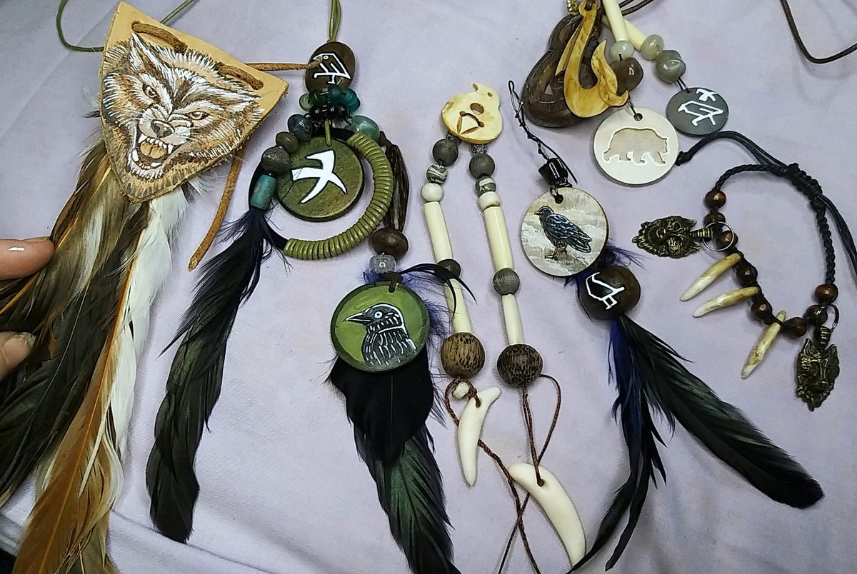 Raven_elf's tweet photo. Little talismans made for a LARP event i'm going to. Many more different ones to do. These ones are for #Wintermark and #Varushka #EmpireLARP 😊
#EmpireLRP #LARP #Talismans #crafts https://t.co/jk0lnshkbo