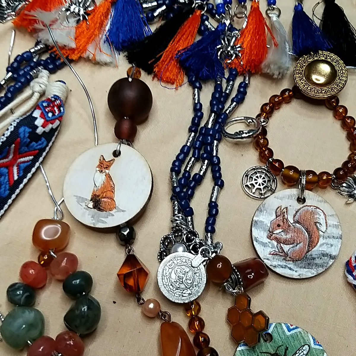 Raven_elf's tweet photo. Little talismans made for a LARP event i'm going to. Many more different ones to do. These ones are for #Wintermark and #Varushka #EmpireLARP 😊
#EmpireLRP #LARP #Talismans #crafts https://t.co/jk0lnshkbo