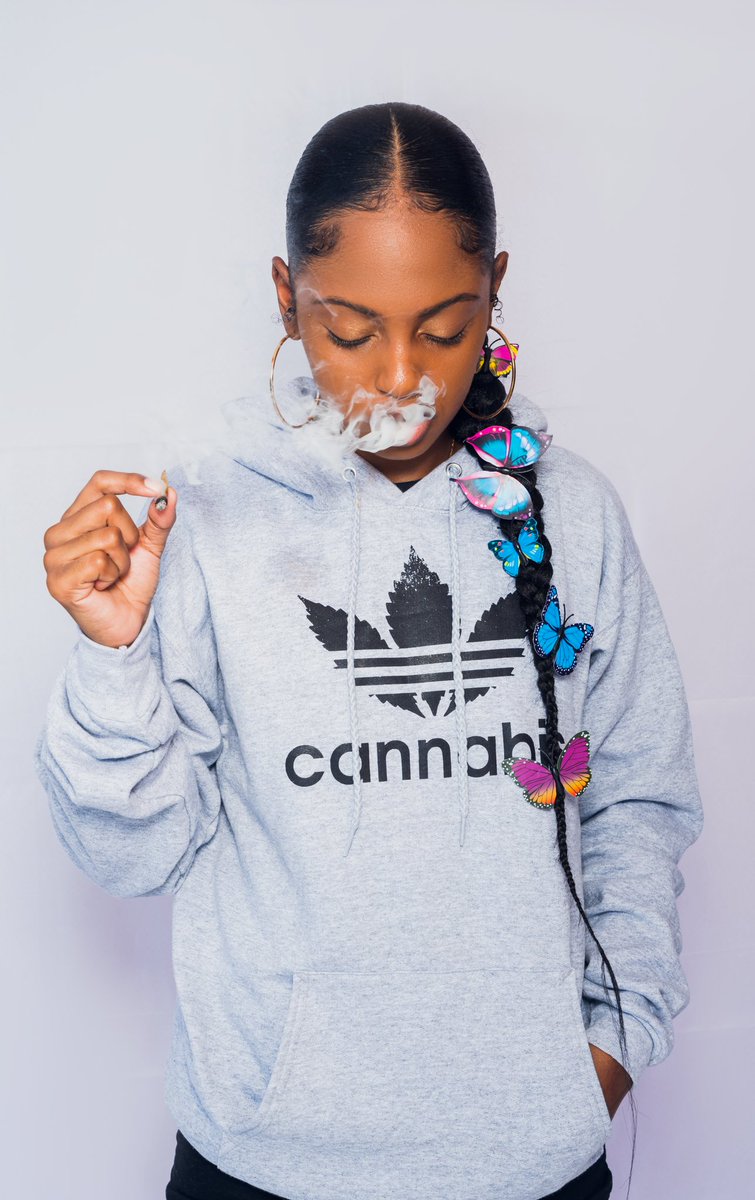 cocobuttah_'s tweet photo. Wearing on a body near you Summer 2022! I'm Very excited to announce the upcoming relaunch of my business Purple Skunk Prints.
For all our new designs and updates. Follow us @skunkprints 
👇🏾👇🏾👇🏾👇🏾👇🏾
https://t.co/BtiWuQ1Nam https://t.co/Z43xEUWOmt