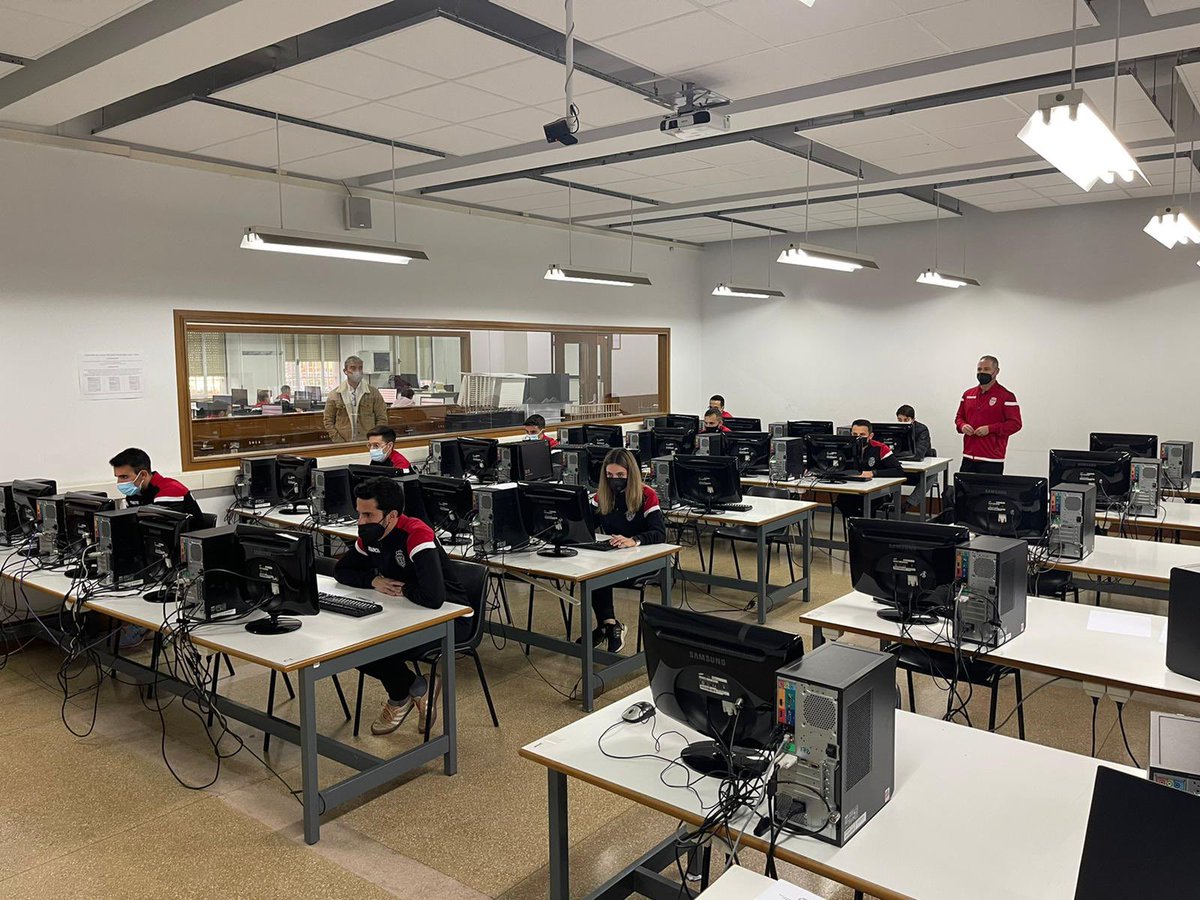 🔴 CAFM | Los árbitros y árbitros asistentes de categorias superiores del #CAFM se enfrentan hoy a los exámenes técnicos de 2ªConvocatoria

📸 Imágenes de los árbitros de 3ªRFEF en la <a href="/ETSAMadrid/">ETSAM</a>