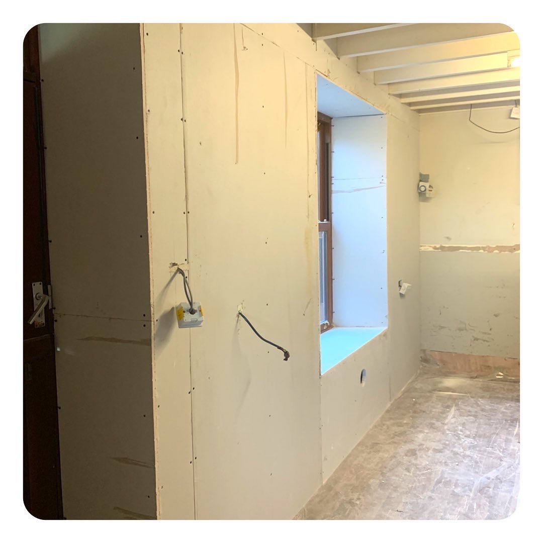 ConsumerEnergy_'s tweet image. Insulating another customers home with the usual smooth plastered finish! 🔥🔥

#insulationinstallation #eco #energisingyourgreenerworld #ces