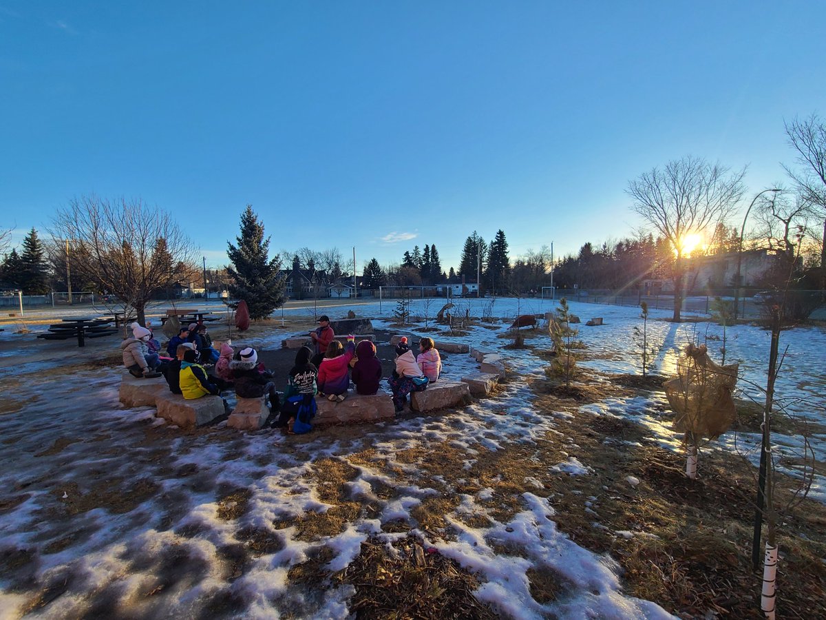 12ElbowPark's tweet photo. A beautiful way to start the day. Making connections to the land in terms of perspective and personification.  
@ElbowParkSchool https://t.co/6kHG4iduRF
