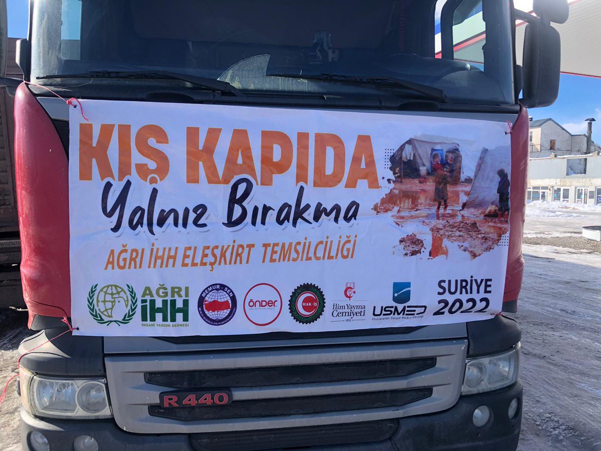 usmedayresmi's tweet photo. "Çocuklar Üşümesin!" sloganı ile; "Suriye'ye Her Evden Bir Battaniye" diyerek yapılan yardım kampanyasına katkı sağlayan Ağrı İl Teşkilatımıza teşekkür ediyoruz. Her günümüz iyilik olsun🌹🇹🇷
#usmeday #suriye #iyilikheryerde #kışkapıda #usmed #dijitalailemiz https://t.co/VnhTHf6Nhe