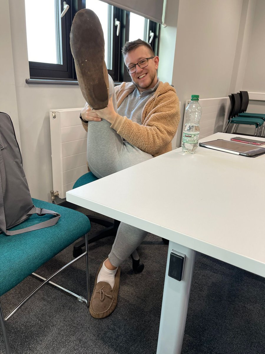 Today I made it all the way to uni wearing slippers 🙃😂