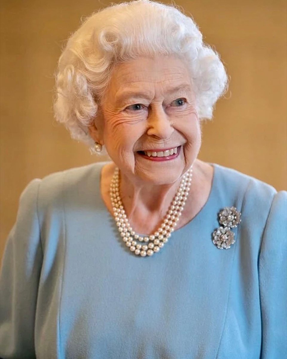 rodstewart's tweet photo. The Queenβs Platinum Jubilee Year has officially started. Sheβs been a wonderful example of how to conduct yourself with integrity and grace for 70 years now (just like me!) and we should all look forward to acknowledging her magnificent service!
Sir Rod https://t.co/sSPzAuzEbX