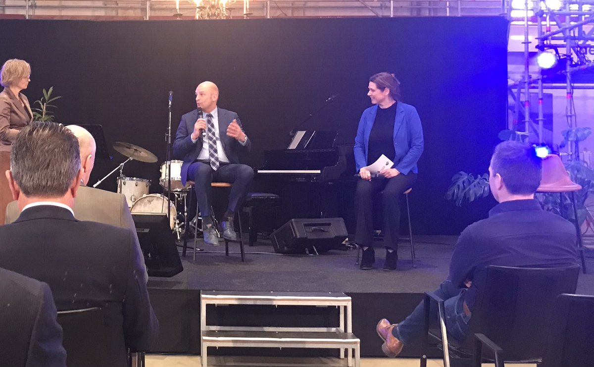 TheoRietkerk's tweet photo. Namens het onderwijs in de @RegioZwolle mocht ik de verbinding leggen tussen @CirculaireEcono en de #HCA @RegioZwolle samen met #FennaEefting @WGVZorgWelzijn en #SandraDuijn in het @academiehuis #maakwerkvanjedroombaan #weekvandecirculaireeconomie https://t.co/c48i6gABc5