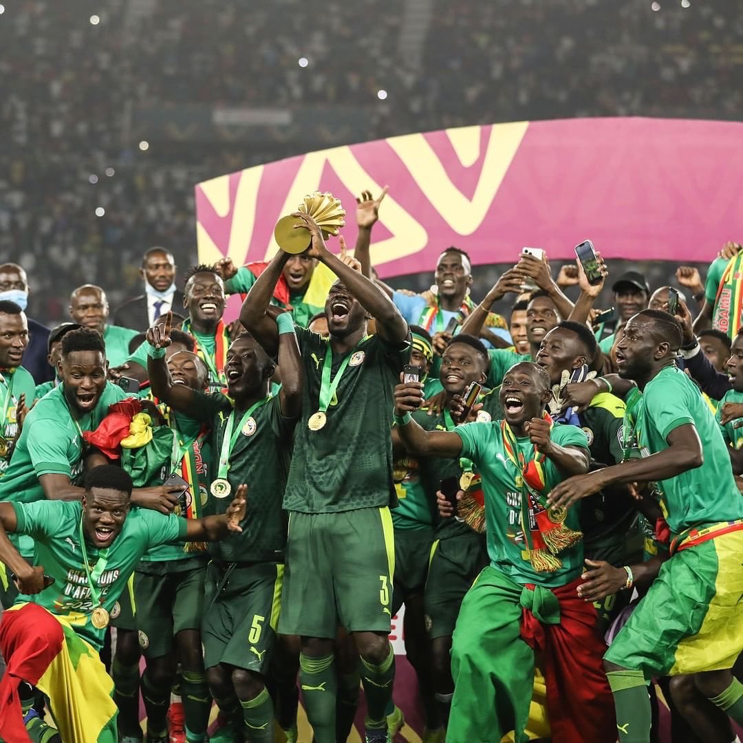 SamuelEtoo's tweet photo. This was #AFCON2021 🏆🔥 It has been a true honour to have hosted such a legendary tournament in Cameroon. Together, we’ve written history, forged friendships and demonstrated the unstoppable force that is African football. Congratulations to Senegal, our new African champions 🇸🇳 https://t.co/4vtdLcR4MF