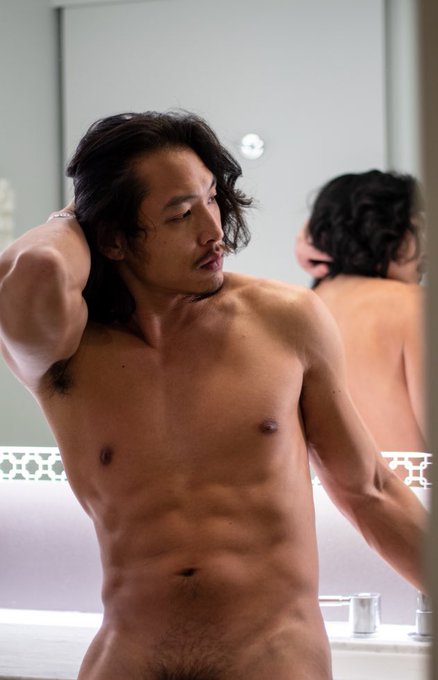 Anyone wants to run their fingers through my hair and tell me I&rsquo;m pretty? https://t.co/YWIK2uZWkk