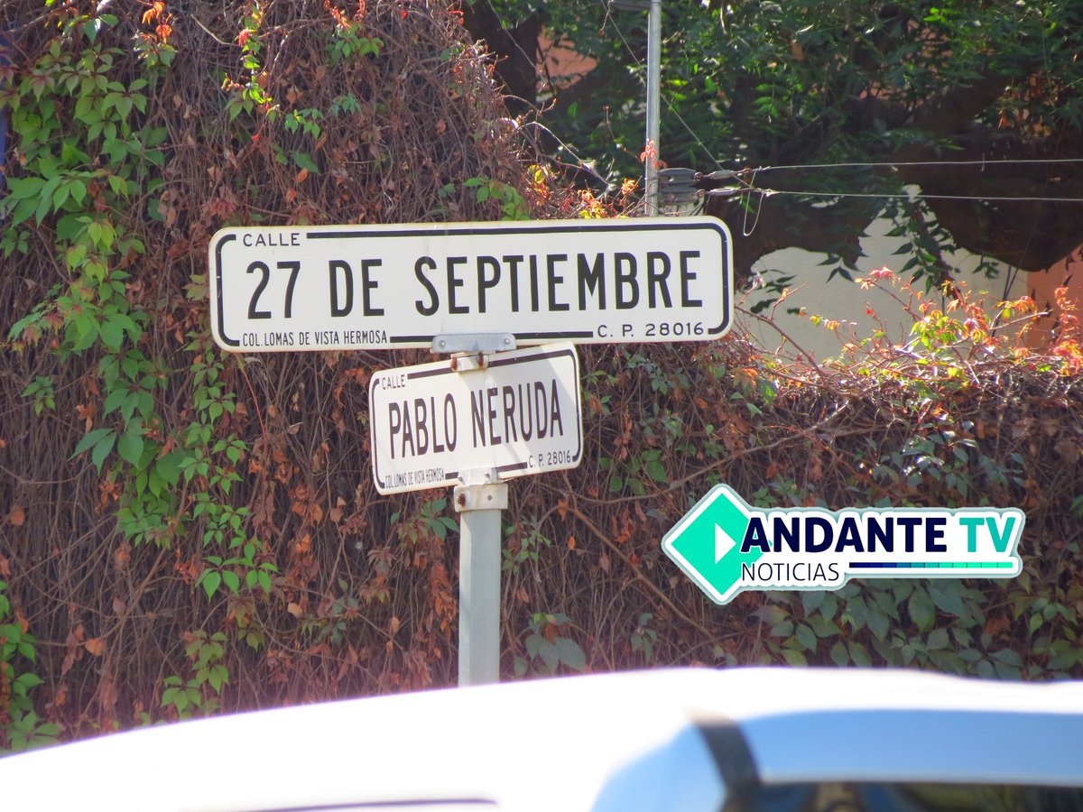 Durante la madrugada fue baleada una casa por la Calle Pablo Neruda en Colima, por más de 10 minutos recibieron impactos de arma de grueso calibre, sin que alguna autoridad llegara, está mañana se realizaron los trabajos de levantamiento de evidencias. #Colima