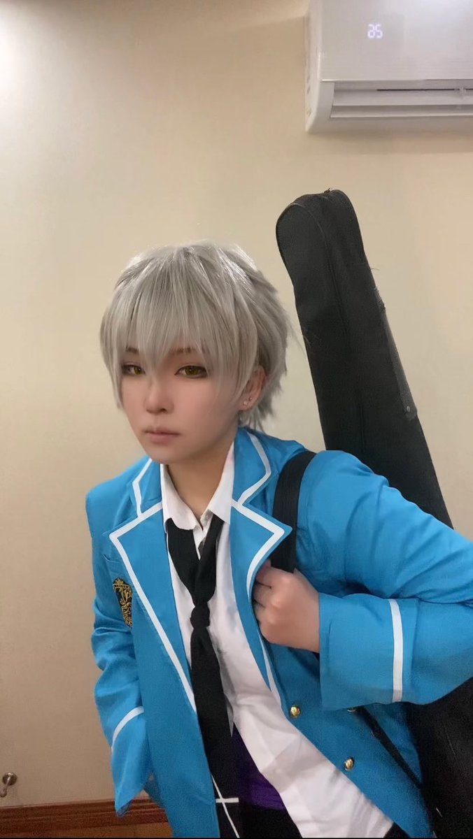 wwSAMA2333's tweet photo. 伪一些关于大神晃牙的日常🐺
小柯基真的非常可爱啊～

耳钉不还原抱歉，没有买到合适的耳钉
照片是在漫展控场的时候拍的(*≧ω≦) https://t.co/C82uRtSWib