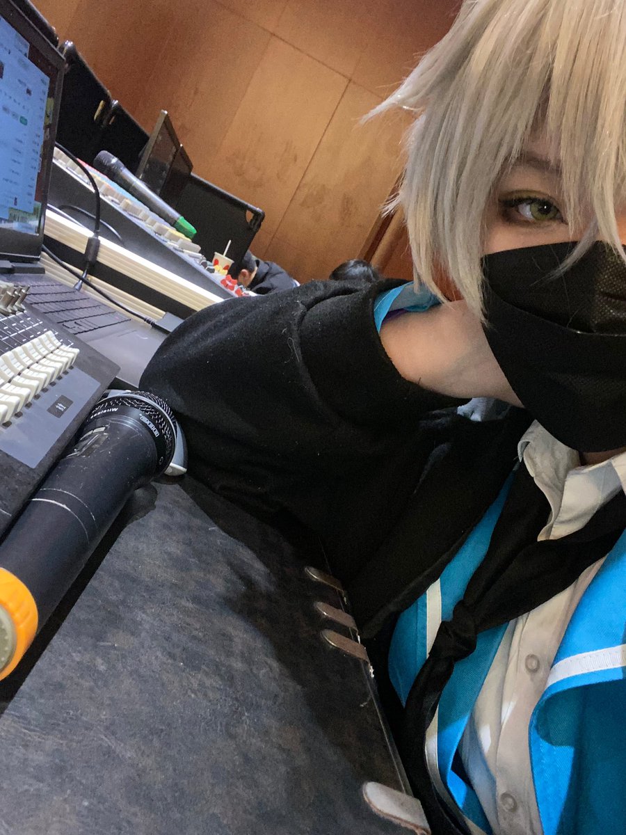wwSAMA2333's tweet photo. 伪一些关于大神晃牙的日常🐺
小柯基真的非常可爱啊～

耳钉不还原抱歉，没有买到合适的耳钉
照片是在漫展控场的时候拍的(*≧ω≦) https://t.co/C82uRtSWib