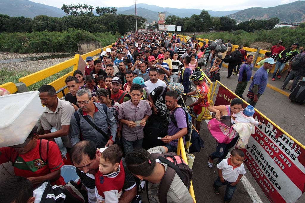 ProtestaMilitar's tweet photo. LA PROTESTA MILITAR: #Leer
El Estado chavista debe pagar los costos de la emigración venezolana Por: Humberto González Briceño @humbertotweets #Opinion #Ciudadanía #Venezuela #7Feb2022 #EstadoChavísta #Emigración
https://t.co/rP3ZqSpuoE https://t.co/LuOSM2tQI3