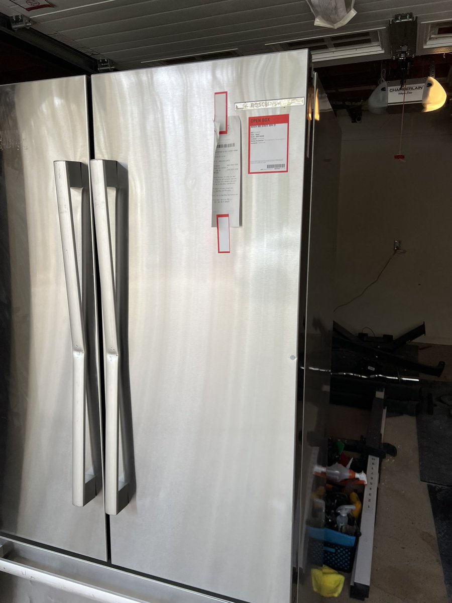 turkdoinwork's tweet photo. @getDolly arrived a day late and arrived at my house with a completely damaged fridge. This has been the worst experience and customer service has barely helped. https://t.co/0xUqCn1hcG