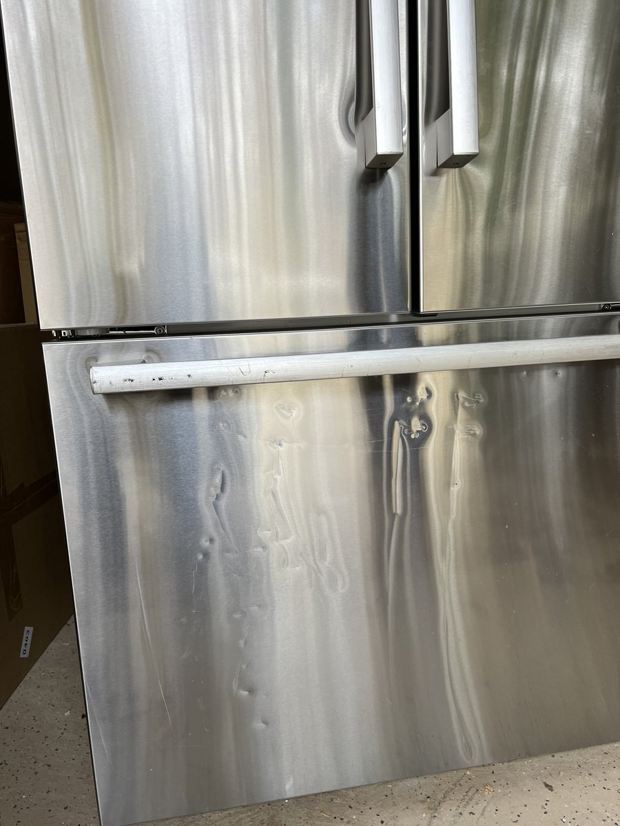 turkdoinwork's tweet photo. @getDolly arrived a day late and arrived at my house with a completely damaged fridge. This has been the worst experience and customer service has barely helped. https://t.co/0xUqCn1hcG