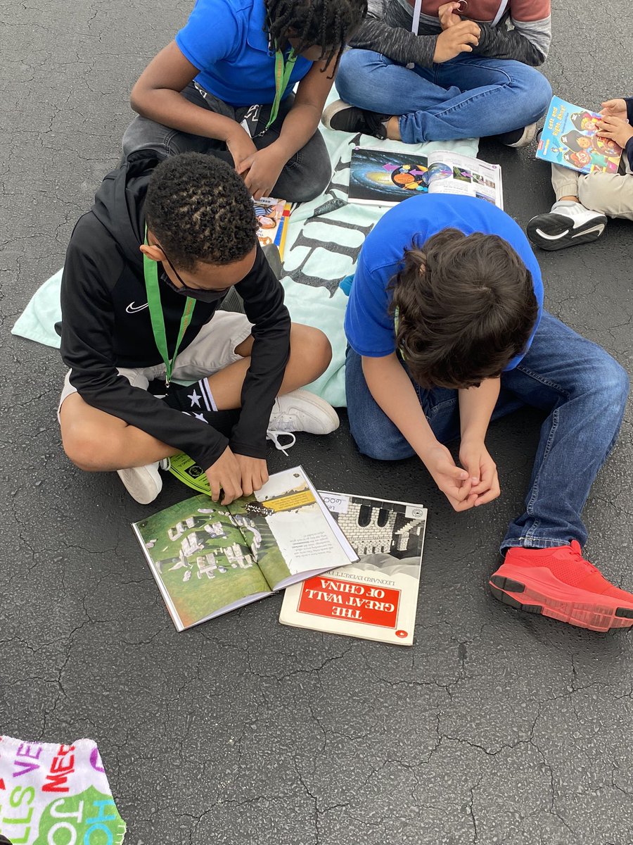 MsCEarly's tweet photo. We loved reading with our Kindergarten and Fifth Grade buddies to finish off literacy week! @ParksideProud https://t.co/pRecjgL3k9