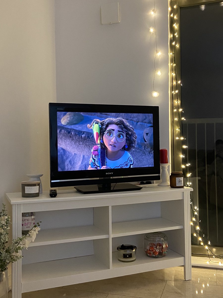 Spending my Monday night watching Encanto🦋✨ My primary 2 class are completely obsessed with it so I thought I better catch up and see what all the fuss is about! Loving it so far 😂💗 #strathBA