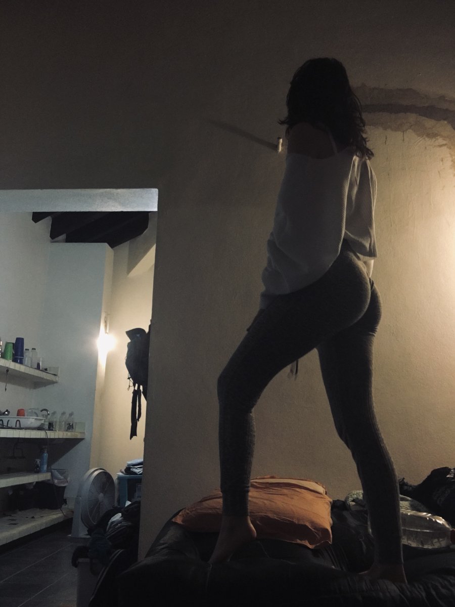 Going through old pictures and found this gem from when I had short hair, I like to make photoshoots sometimes🥰🥰