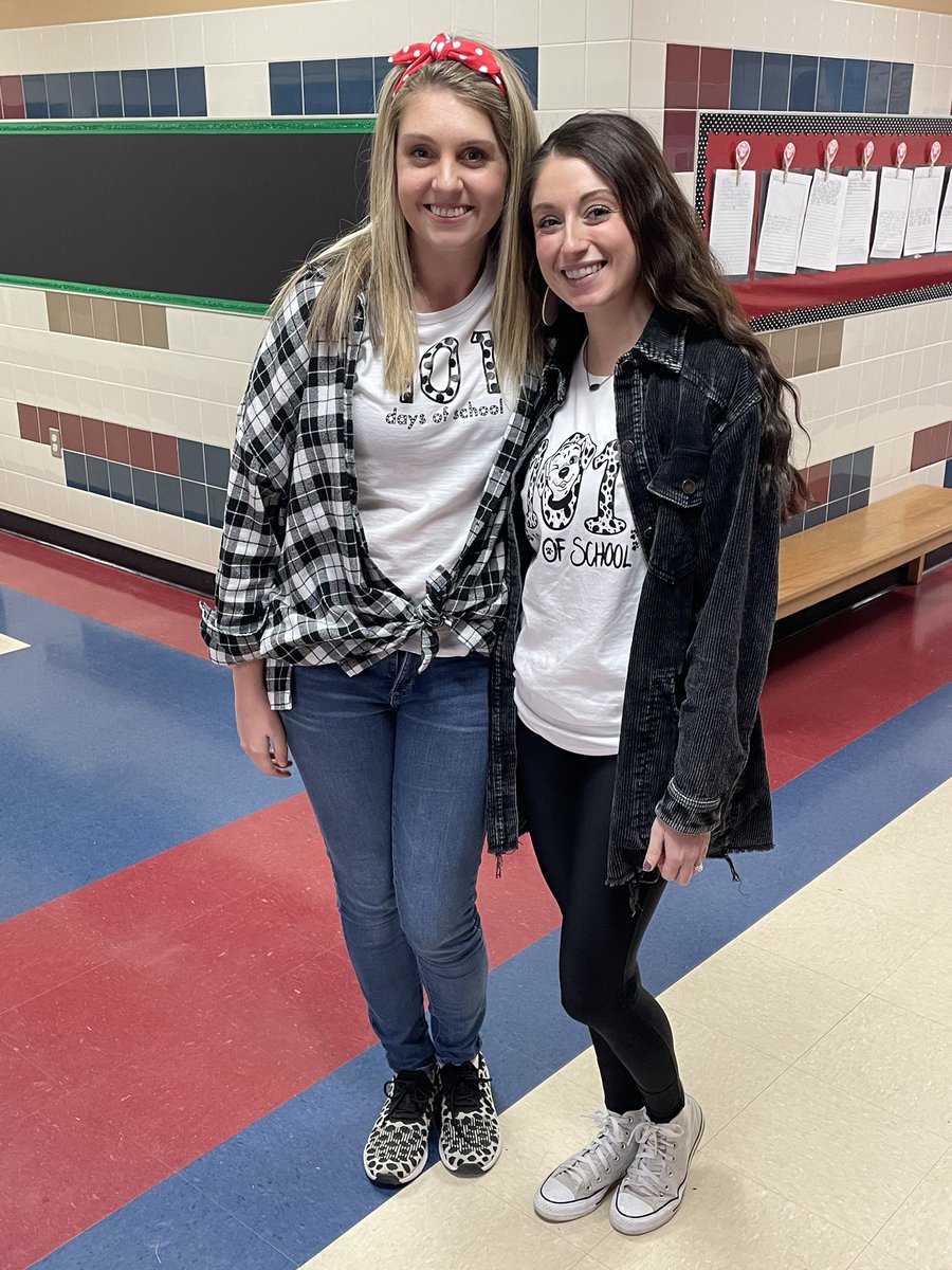 MsReyno68714725's tweet photo. We celebrated 101 Days in 1st Grade today! 🖤🤍 #mckALLin #firstgrade #101dayssmarter https://t.co/75vF9ZJxsk