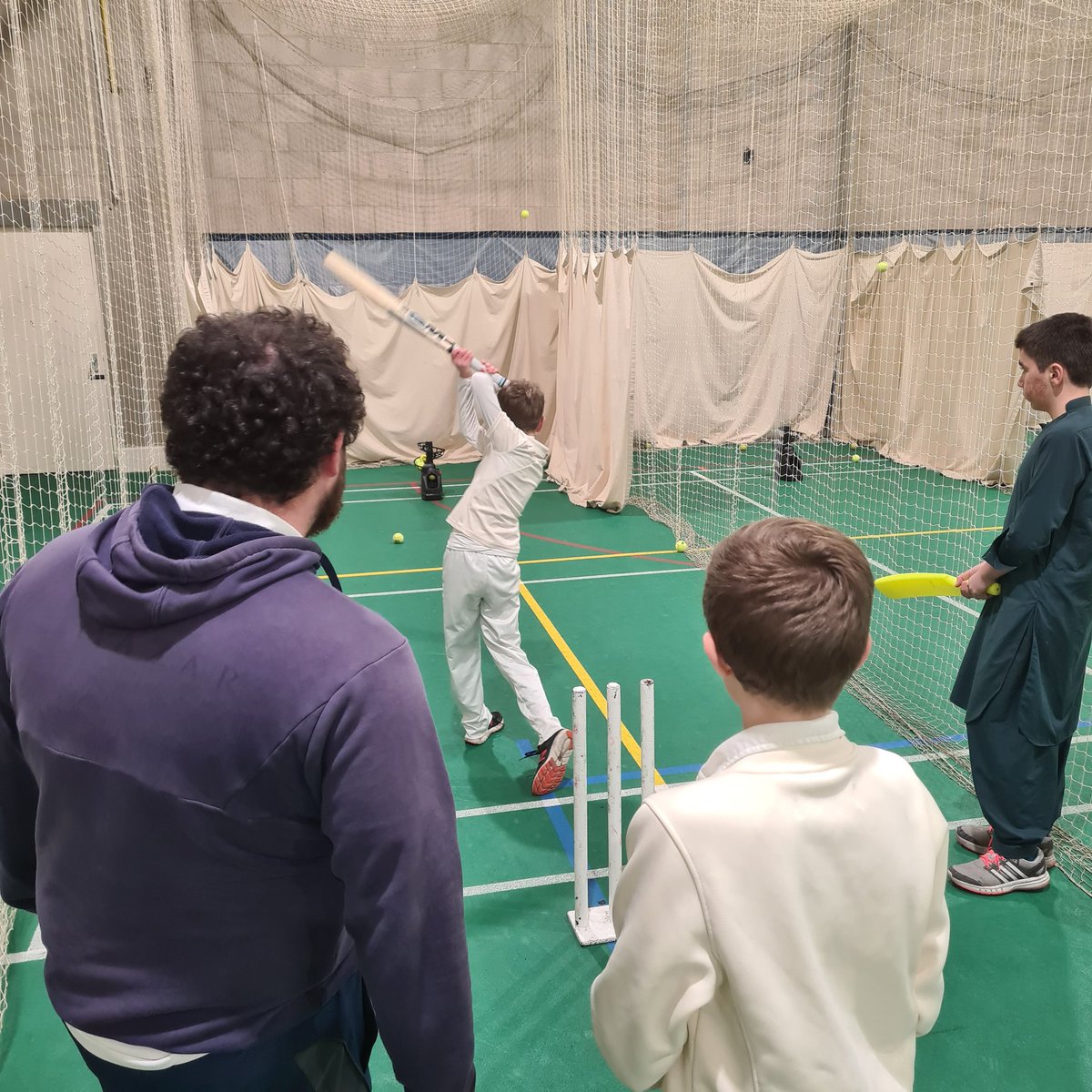 Another great evening <a href="/_MCCFoundation/">MCC Foundation</a> Scarborough Boys Hub - thank you @HaydonJackson <a href="/ExtonCricket/">Exton Cricket</a> and all 48 Boys! <a href="/ReeceBird/">ReeceB</a>