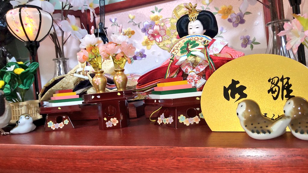 #本日のむすめさん

ひな人形、今年もよろしく!
むすめさんは楽しみにしてたみたいです。 