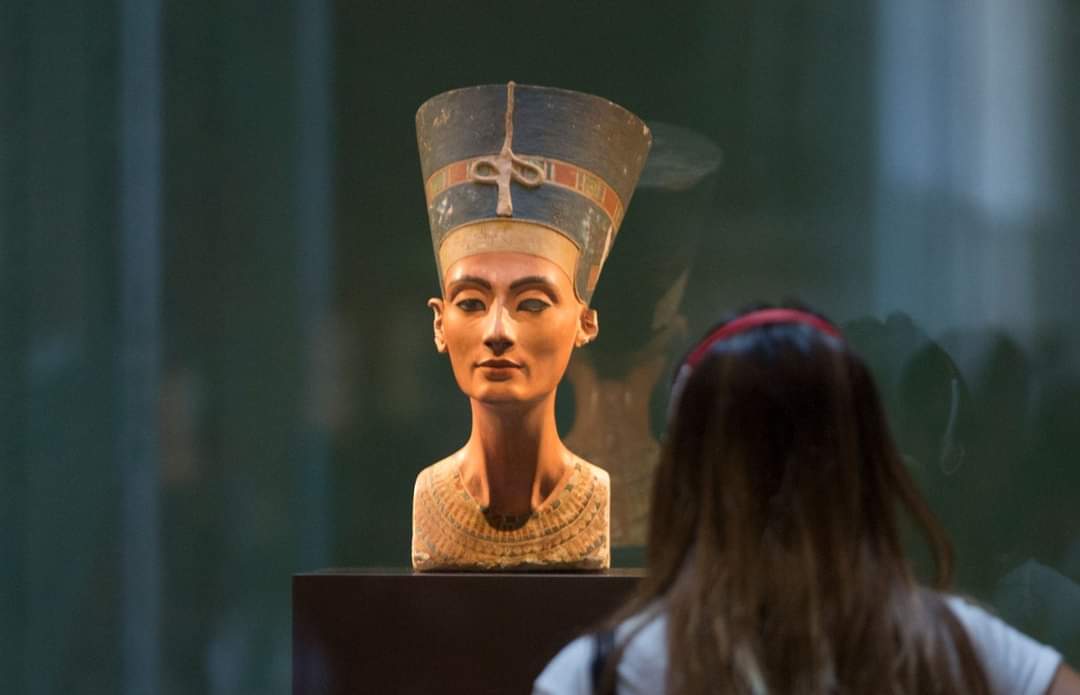 египетская царица нефертити. э. иман нефертити. нефертити царица египта. богиня нефертити в неглиже.