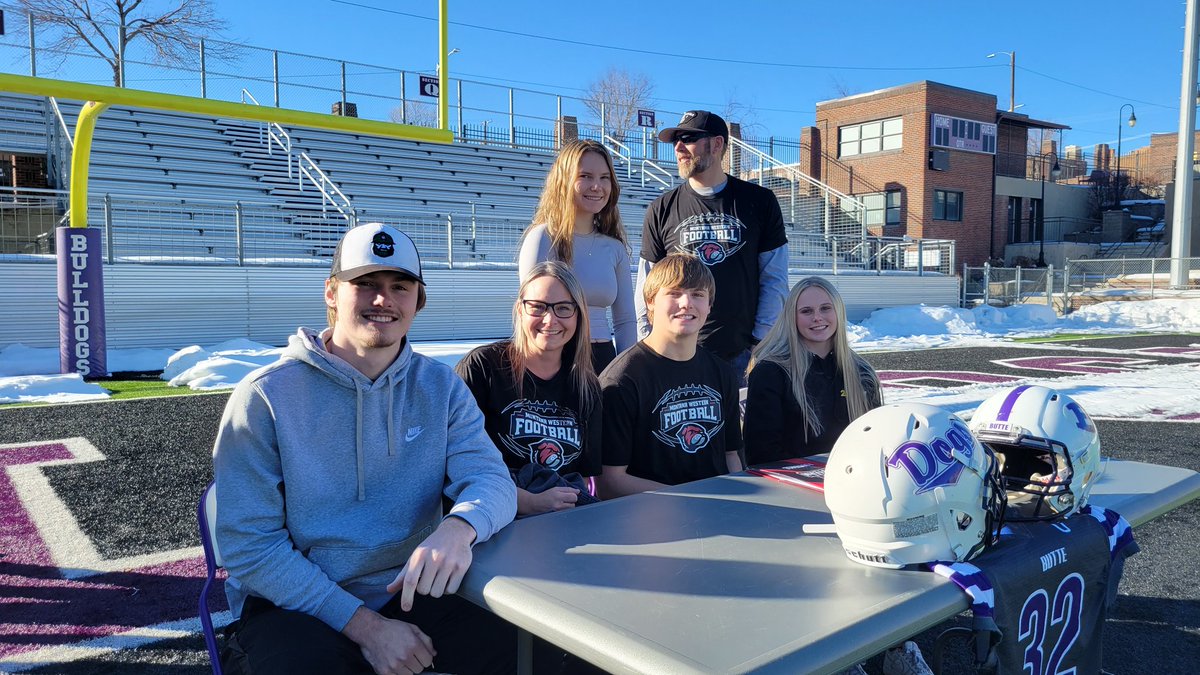 lukeshelton_mtn's tweet photo. Butte High's Gavin Vetter signing with Montana Western. His brother, Christian, is an RB for Tech. #mtscores https://t.co/kboInPvCTf