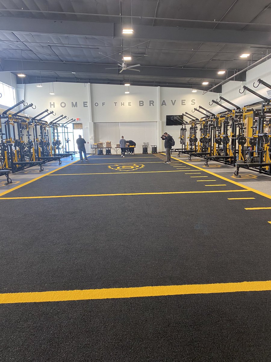 OttawaVB2's tweet photo. The New Braves Athletic Performance Center ! 😍🏋🏽‍♀️💪🏽 

Our girls can’t wait to start lifting in this beautiful place ! 
@BravesAthPerf @BravesAthletics 
#BraveNation https://t.co/tS0yryVfgM