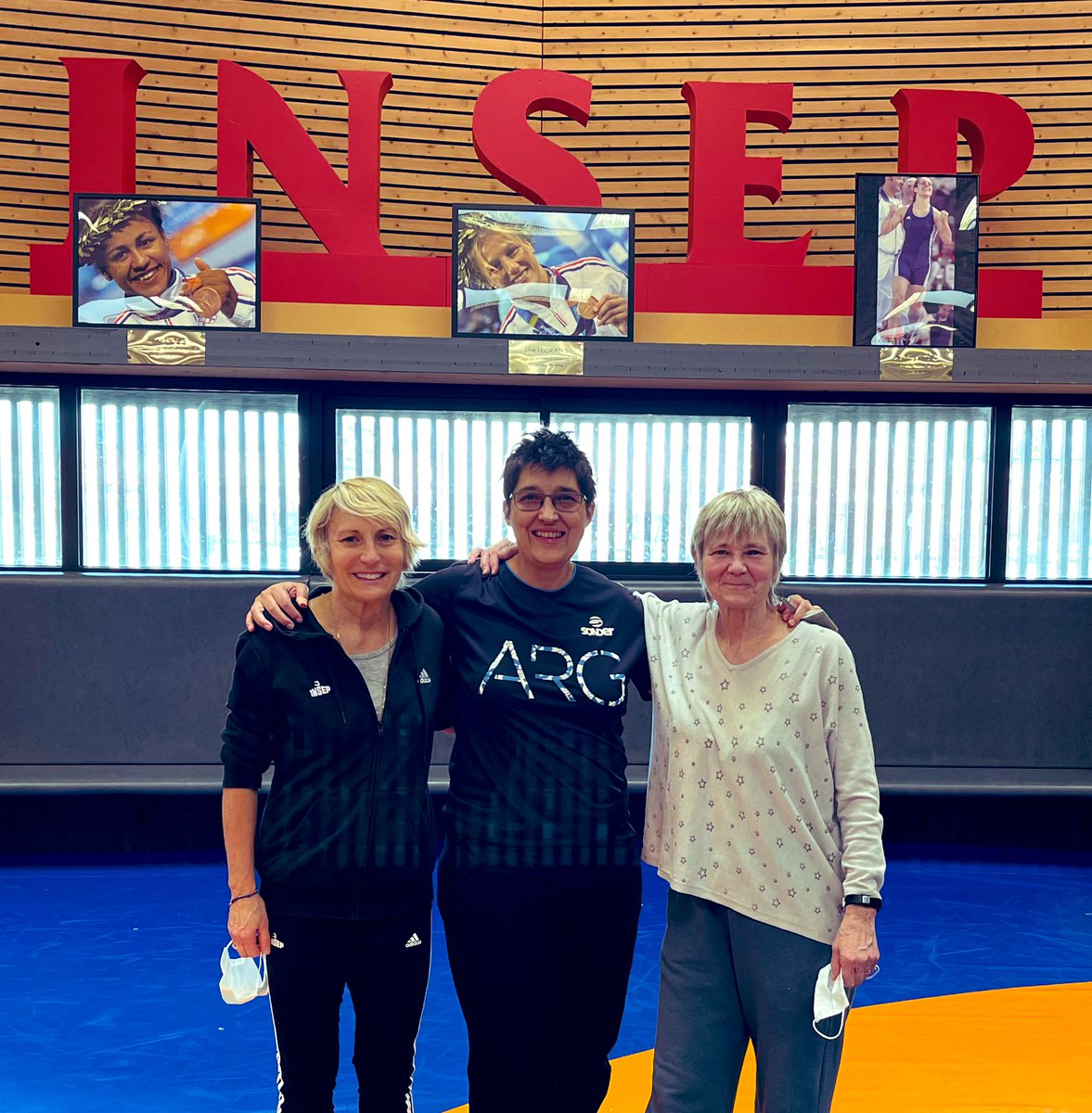 37 años pasaron y seguimos encontrándonos en el tatami. Dos grandes del judo francés <a href="/vero_rousseau/">Véronique Rousseau</a> Campeona Mundial Universitaria <a href="/BatriceGm/">Béatrice Rodriguez</a> Campeona Mundial @INSEP_PARIS #AmigasPorSiempre #Judo