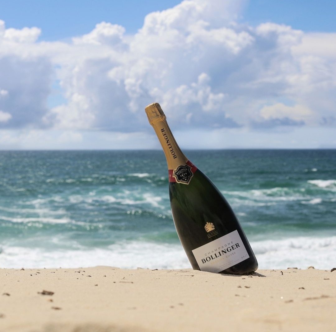 AlimentosFusari's tweet photo. Bollinger Spécial Cuvée Brut es el clásico de los champagnes non vintage. Estructurado, de burbujas finas, persistente, vivo y elegante, es un ensamblaje a partir de vinos de reserva de exquisita calidad.
#champagne #alimentosfusari #ventas https://t.co/ziRTUfHjtY