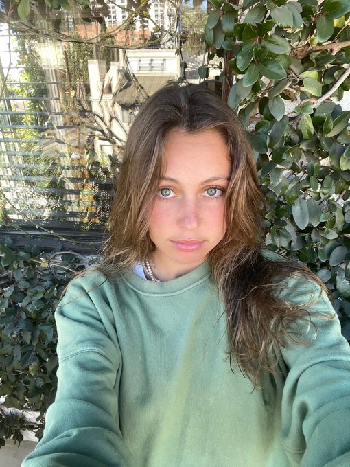 sick w strep rn but still wanna say hi 👋 https://t.co/depZV8javb